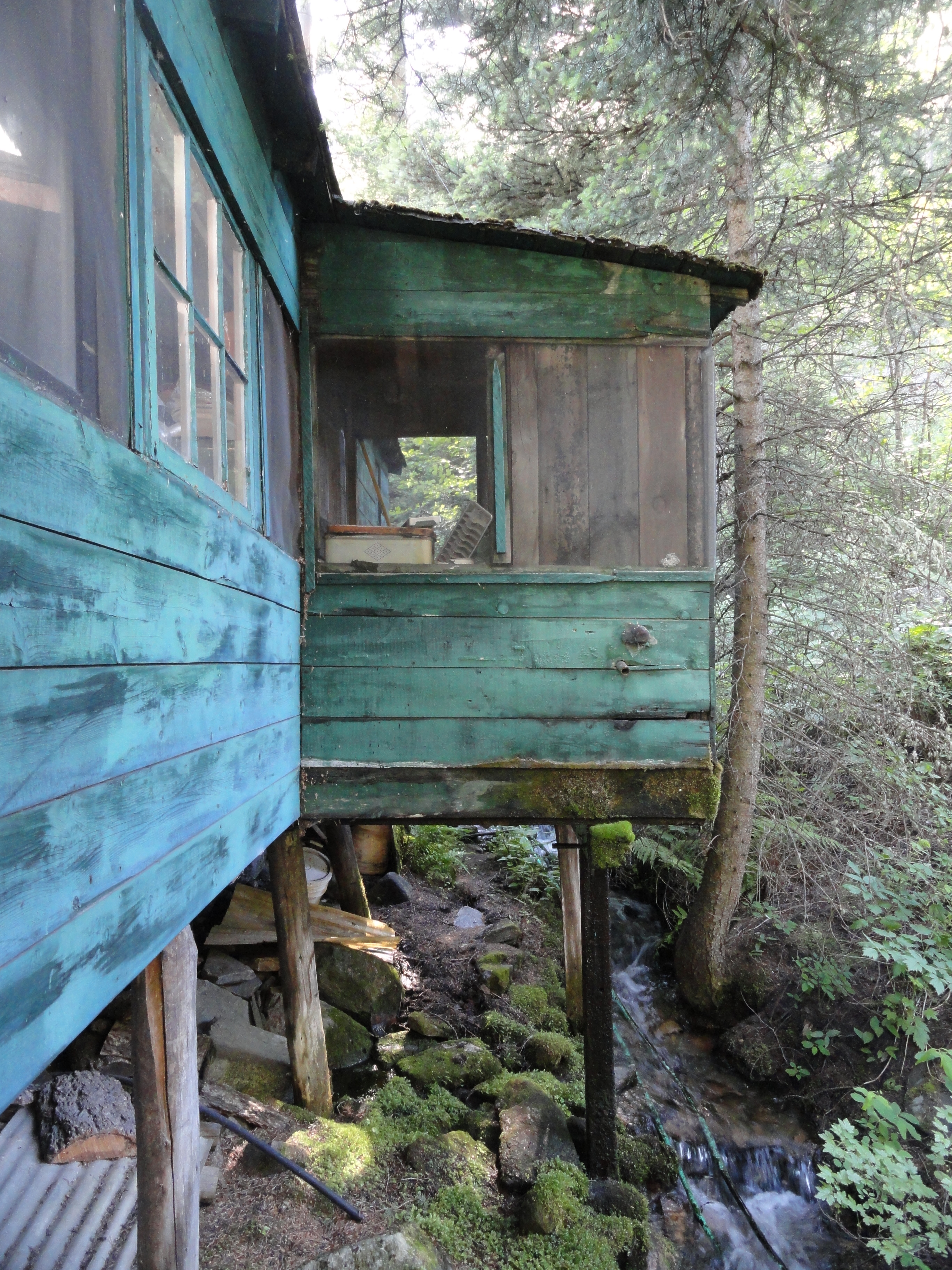 A view of a 1914 Forest Service Cabin in Montana.